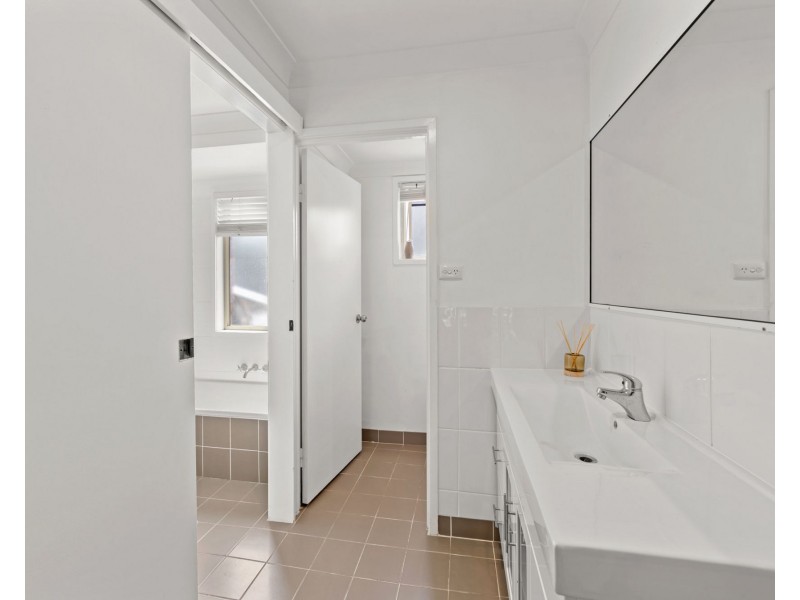 3 Vanimo Court, Runaway Bay QLD 4216