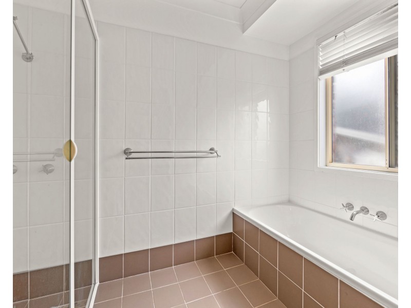 3 Vanimo Court, Runaway Bay QLD 4216