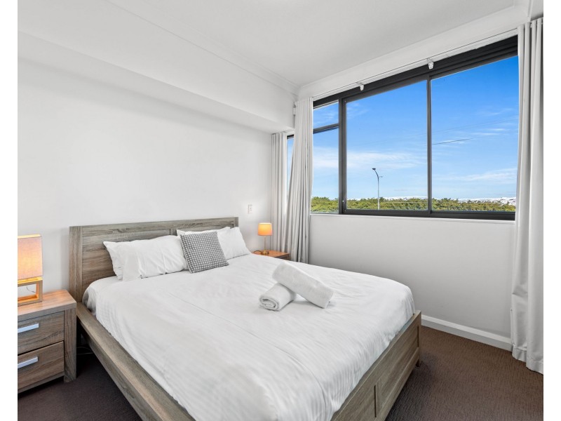 5228 Harbourview Drive, Hope Island QLD 4212