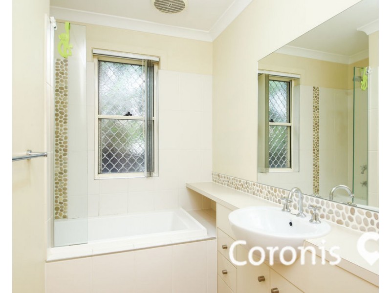 8/4 Maranoa Street, Coomera QLD 4209