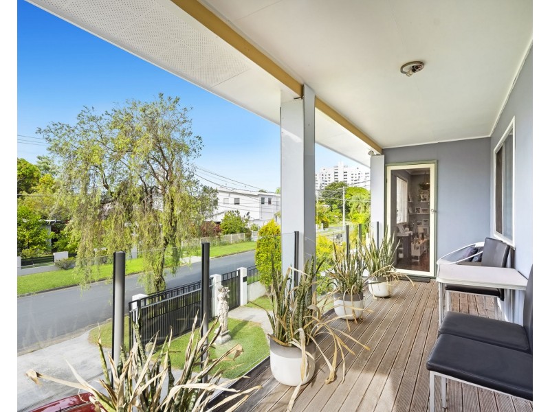 8 Rathbone Place, Labrador QLD 4215