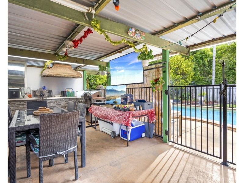 8 Rathbone Place, Labrador QLD 4215