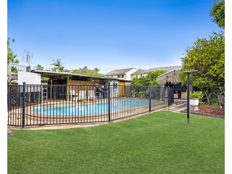 8 Rathbone Place, Labrador QLD 4215