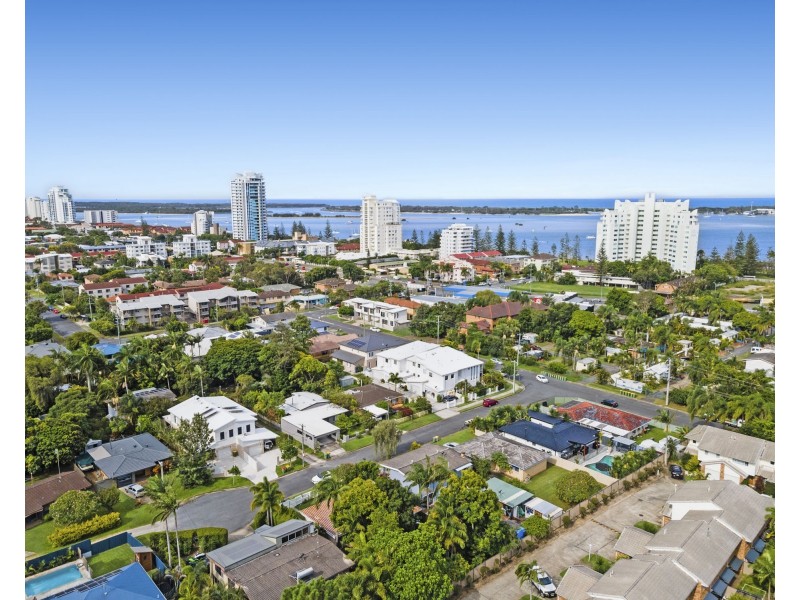 8 Rathbone Place, Labrador QLD 4215