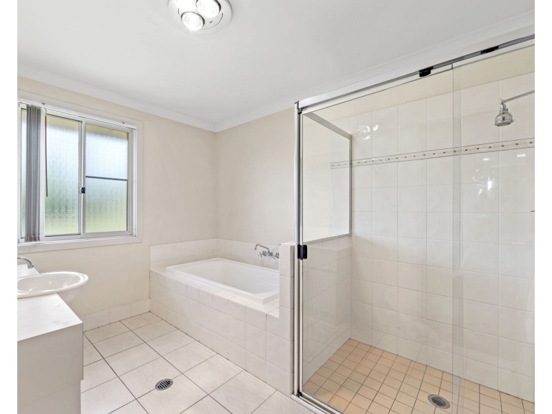 2 Kingfisher Place, Coomera QLD 4209