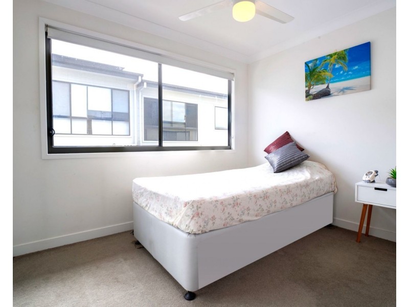 18/22 Careel Close, Helensvale QLD 4212