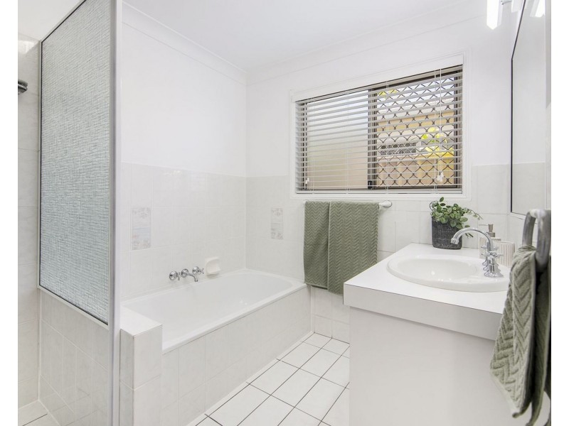 1/6 Sanctuary Court, Coombabah QLD 4216