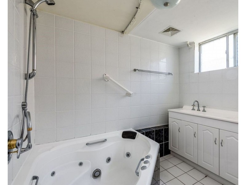 1/6 Vernia Place, Biggera Waters QLD 4216