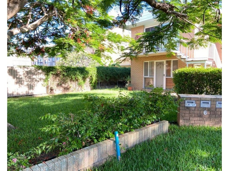 1/6 Vernia Place, Biggera Waters QLD 4216