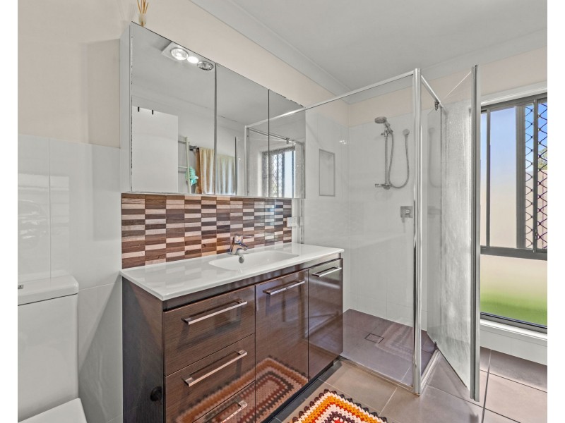 37 Lavinia Street (33 Tecoma St), Southport QLD 4215