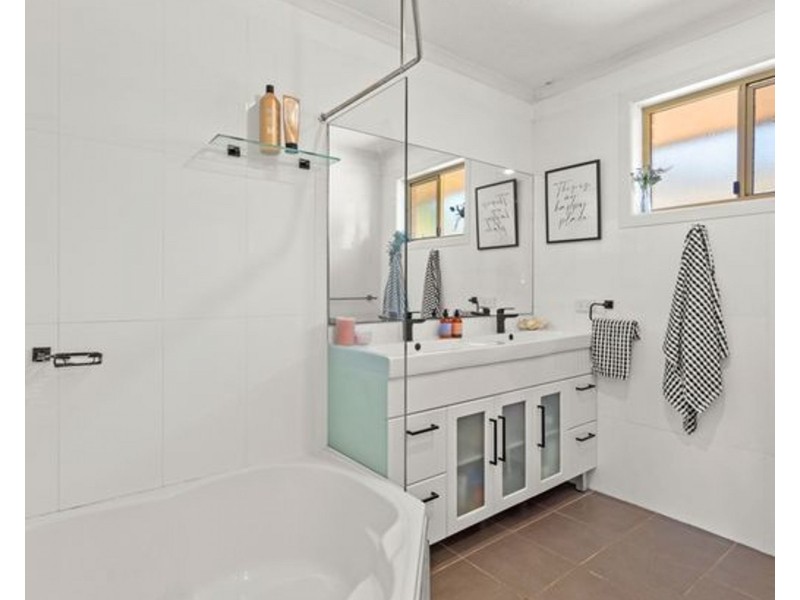 17 Paradise Street, Nerang QLD 4211
