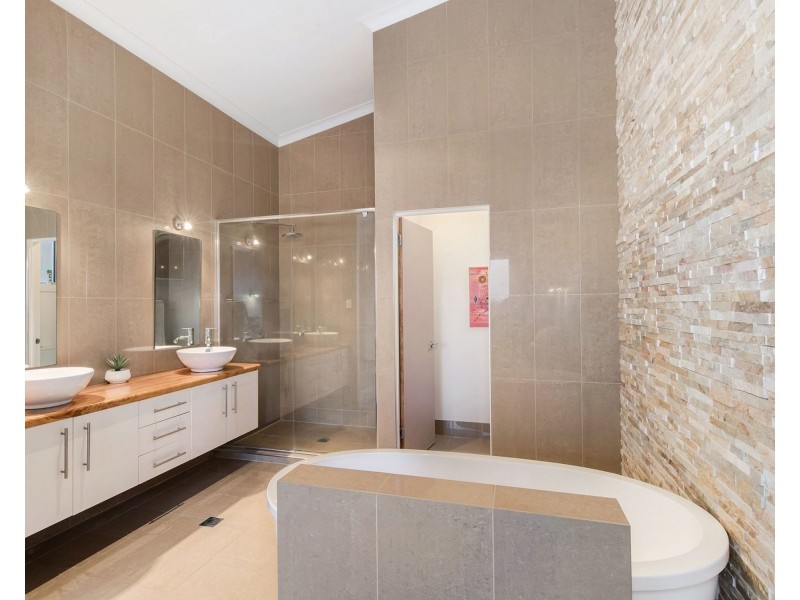 13 Barton Street, Reedy Creek QLD 4227