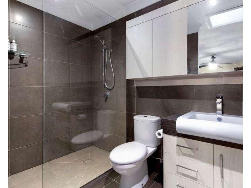 1/13 Ash Court, Arundel QLD 4214