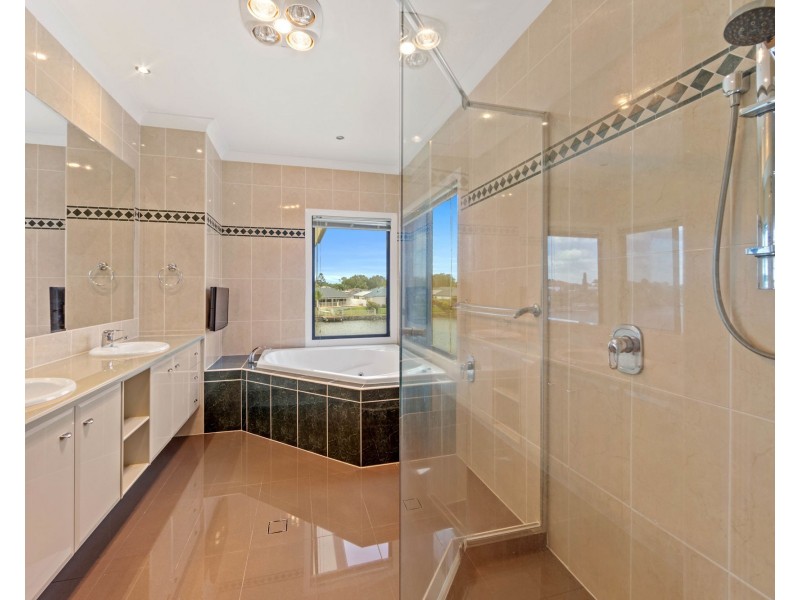 11 Westlake Court, Helensvale QLD 4212