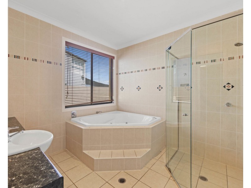 11 Westlake Court, Helensvale QLD 4212