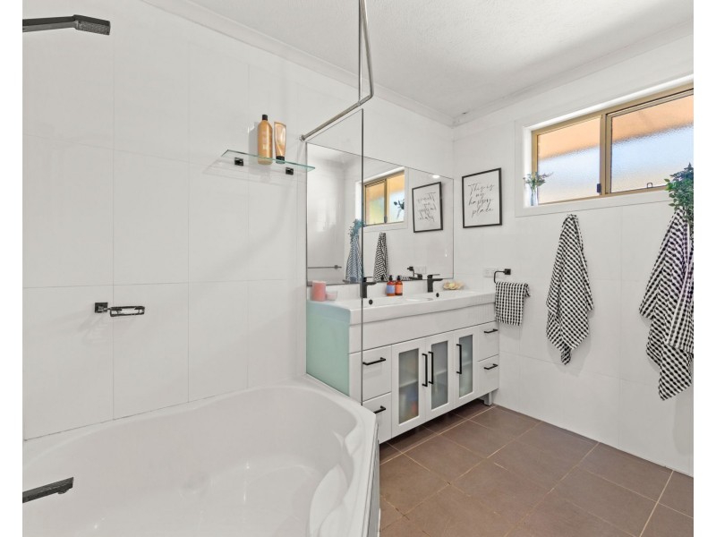 17 Paradise Street, Nerang QLD 4211