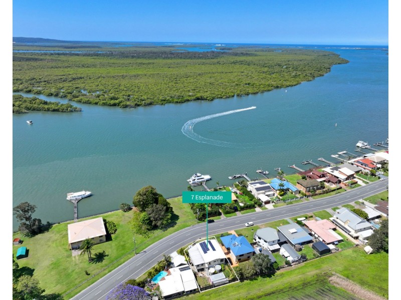 7 The Esplanade, Jacobs Well QLD 4208