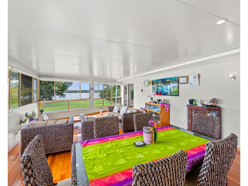 7 The Esplanade, Jacobs Well QLD 4208