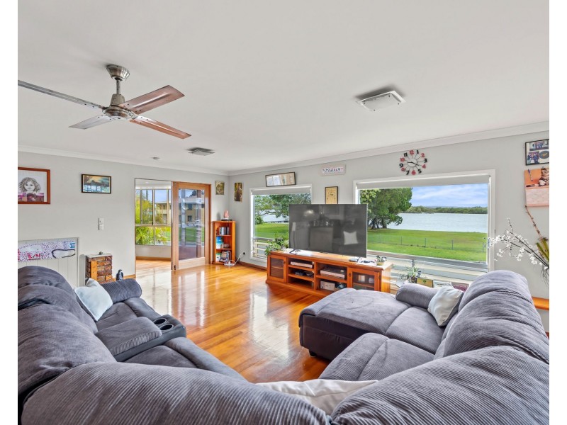 7 The Esplanade, Jacobs Well QLD 4208
