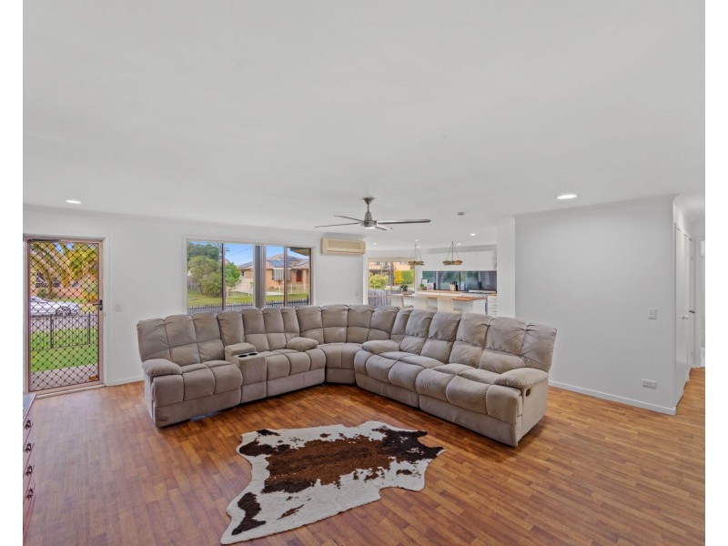 52 Coombe Avenue, Hope Island QLD 4212