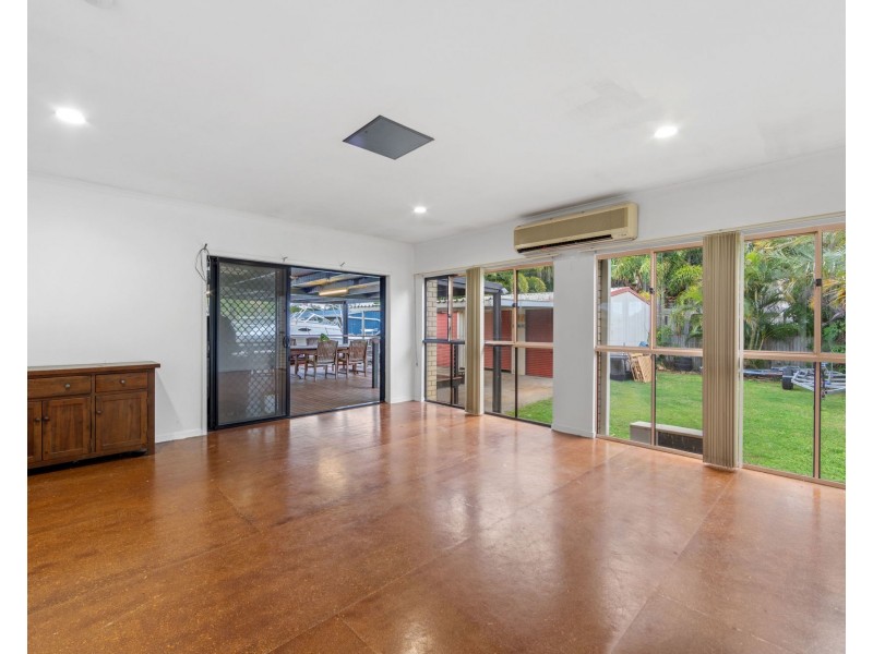 52 Coombe Avenue, Hope Island QLD 4212