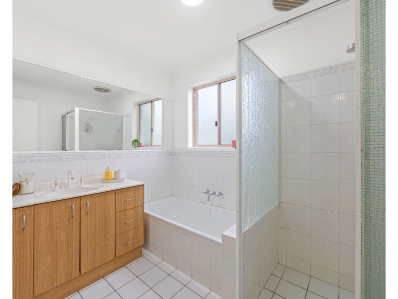 52 Coombe Avenue, Hope Island QLD 4212