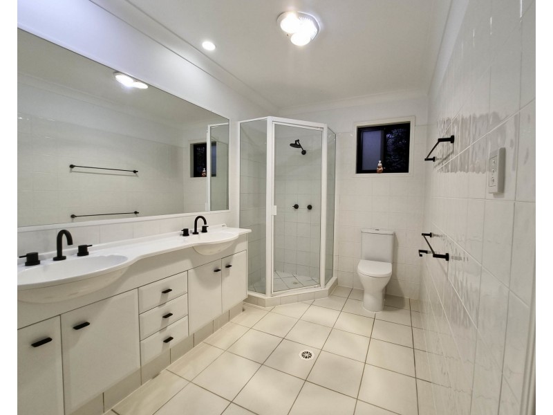20/2 Ridgeline Way, Highland Park QLD 4211