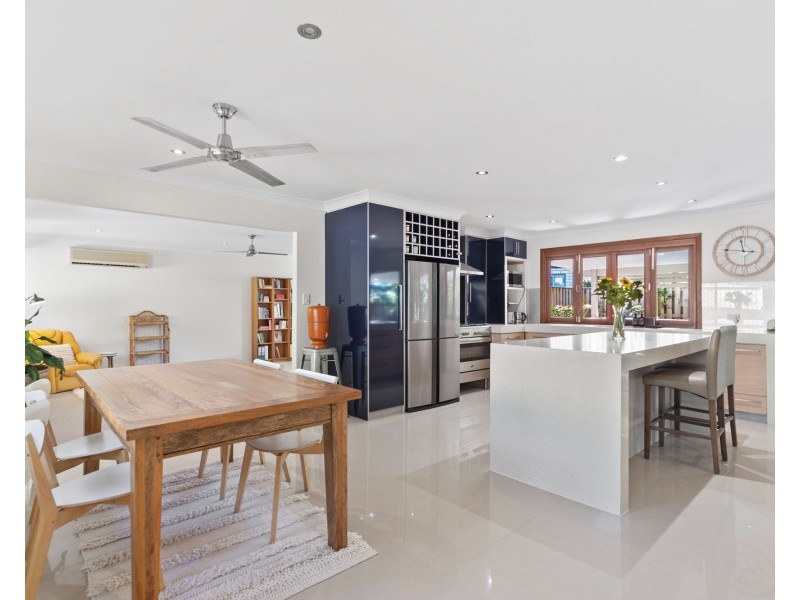 5 Augusta Court, Coombabah QLD 4216