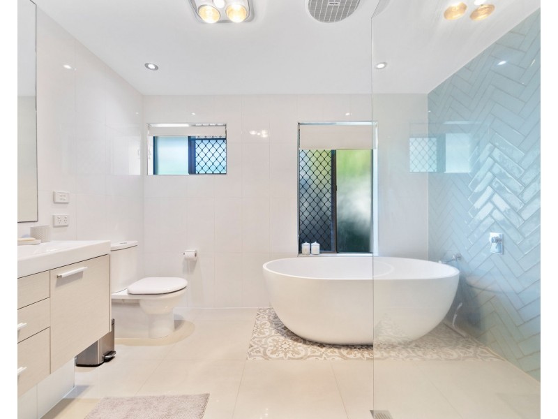 5 Augusta Court, Coombabah QLD 4216