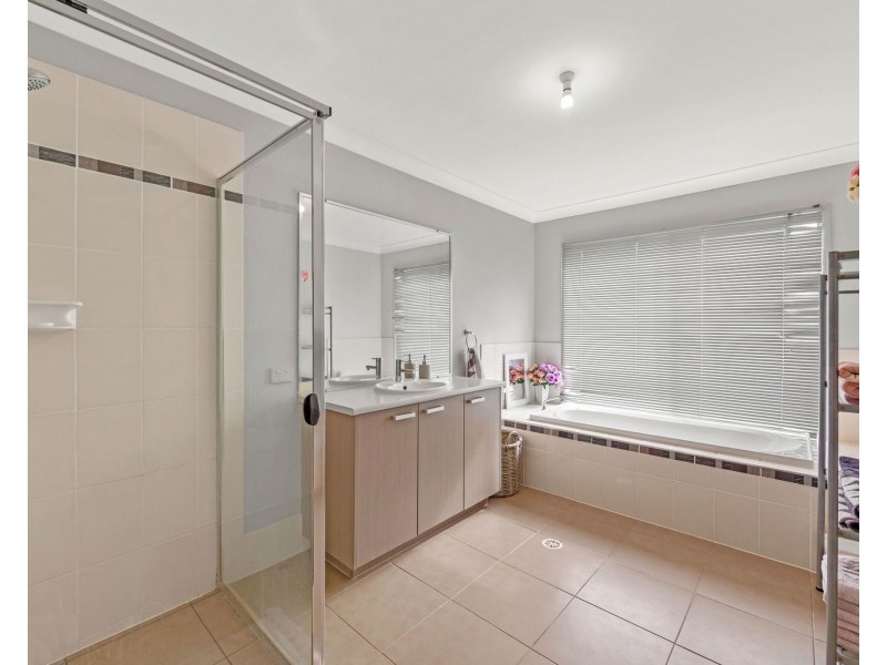 4 Picnic Creek Drive, Coomera QLD 4209