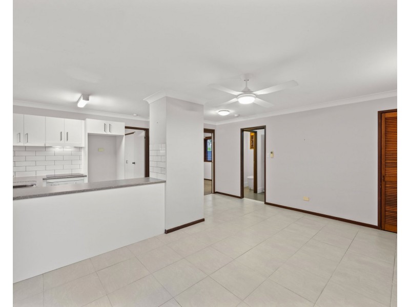 1/4 Chainey Drive, Miami QLD 4220