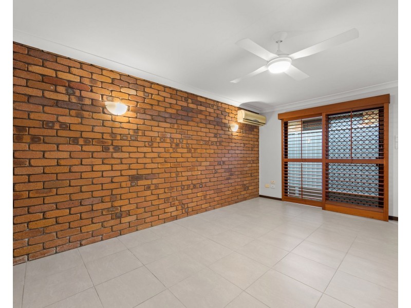 1/4 Chainey Drive, Miami QLD 4220