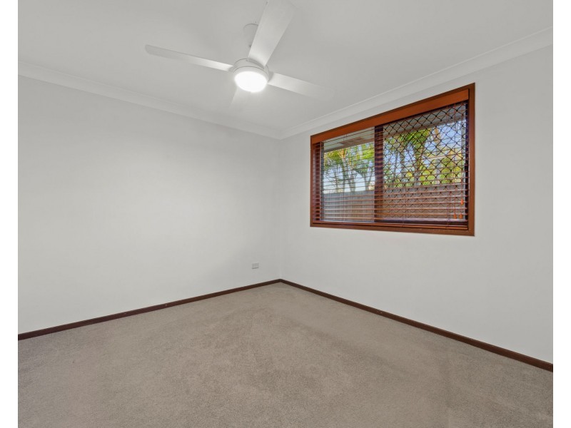 1/4 Chainey Drive, Miami QLD 4220