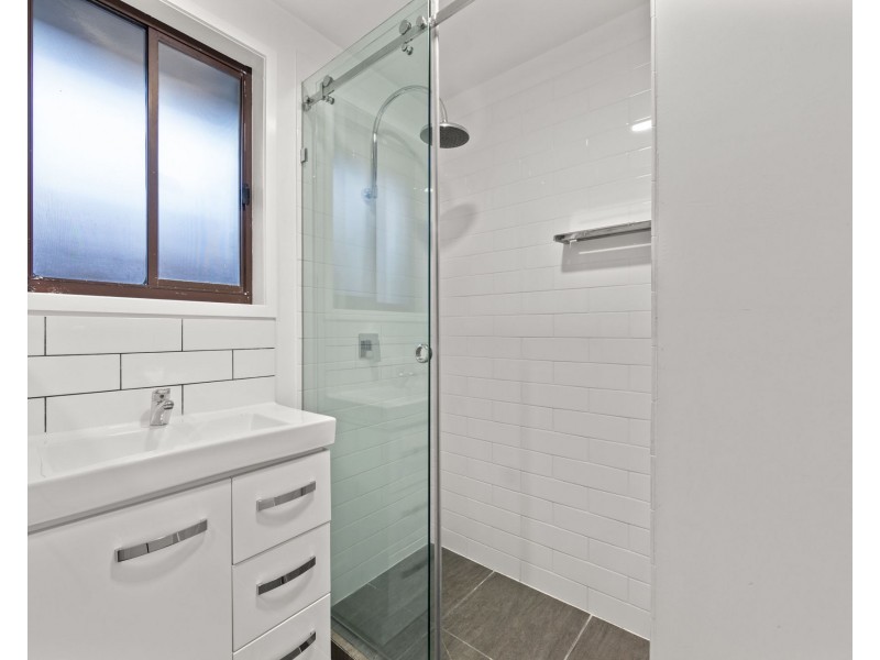 1/4 Chainey Drive, Miami QLD 4220