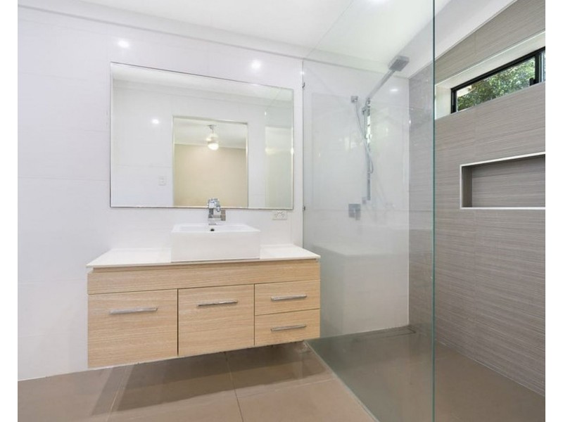 34 Eileen Avenue, Southport QLD 4215