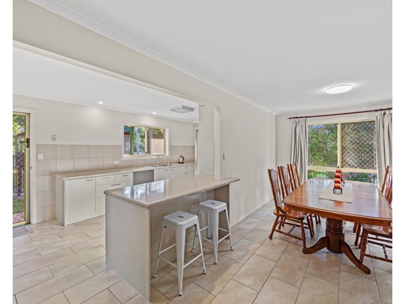 22 Prenzlau Crest, Windaroo QLD 4207