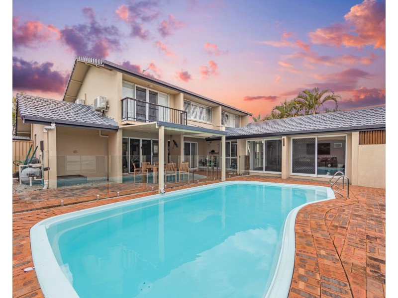 3 Tari Court, Runaway Bay QLD 4216