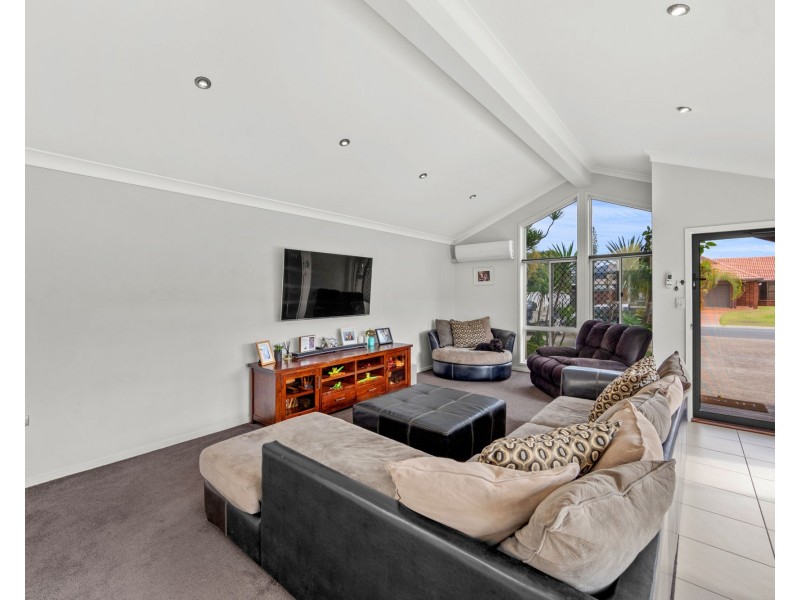 3 Tari Court, Runaway Bay QLD 4216