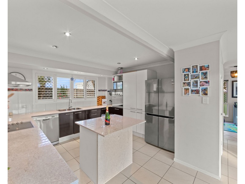 3 Tari Court, Runaway Bay QLD 4216