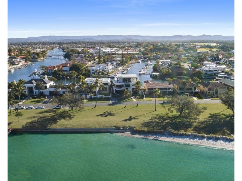 3 Tari Court, Runaway Bay QLD 4216