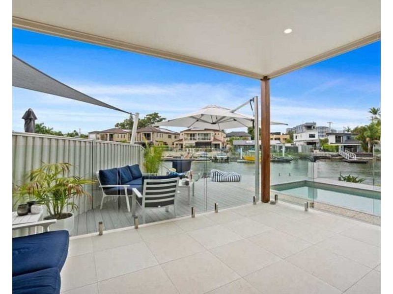 2/2 Vaggelas Crescent, Biggera Waters QLD 4216