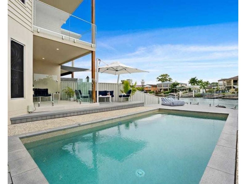 2/2 Vaggelas Crescent, Biggera Waters QLD 4216
