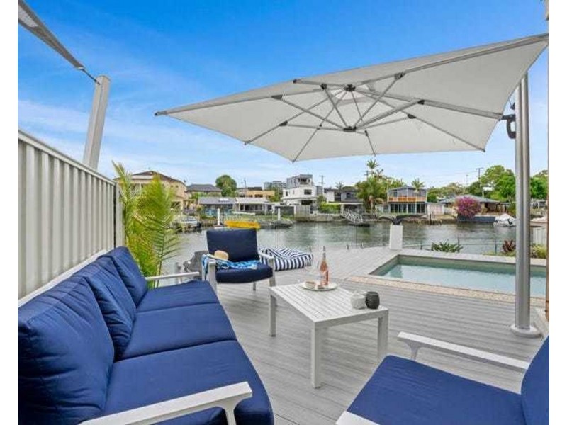 2/2 Vaggelas Crescent, Biggera Waters QLD 4216