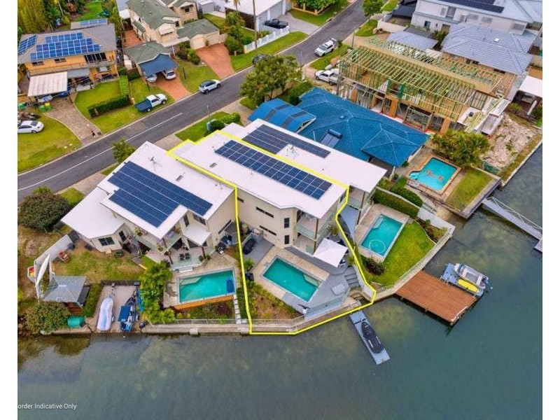 2/2 Vaggelas Crescent, Biggera Waters QLD 4216