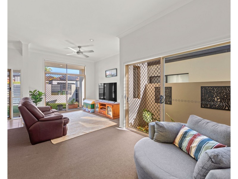 8 Bergamo Drive, Varsity Lakes QLD 4227