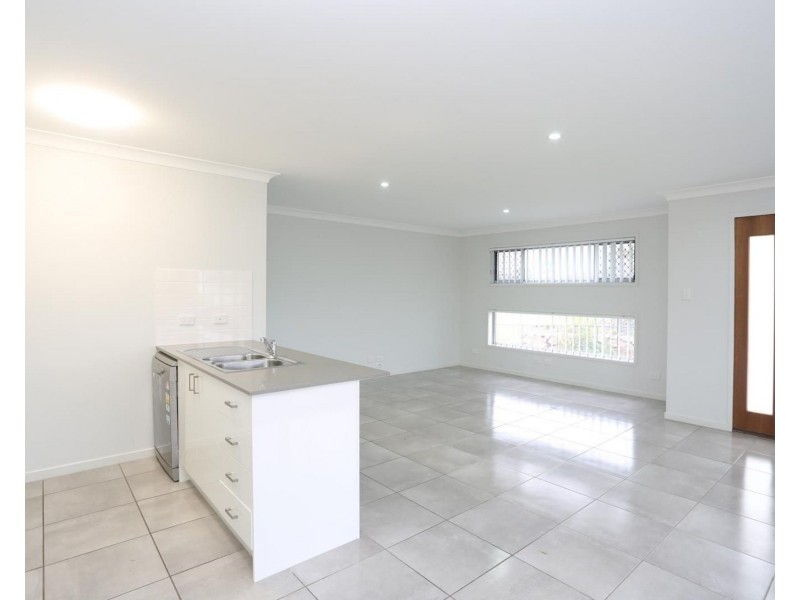 1 Hillsborough Place, Pimpama QLD 4209