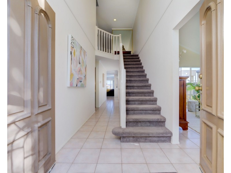 7 Notre Dame Court, Varsity Lakes QLD 4227