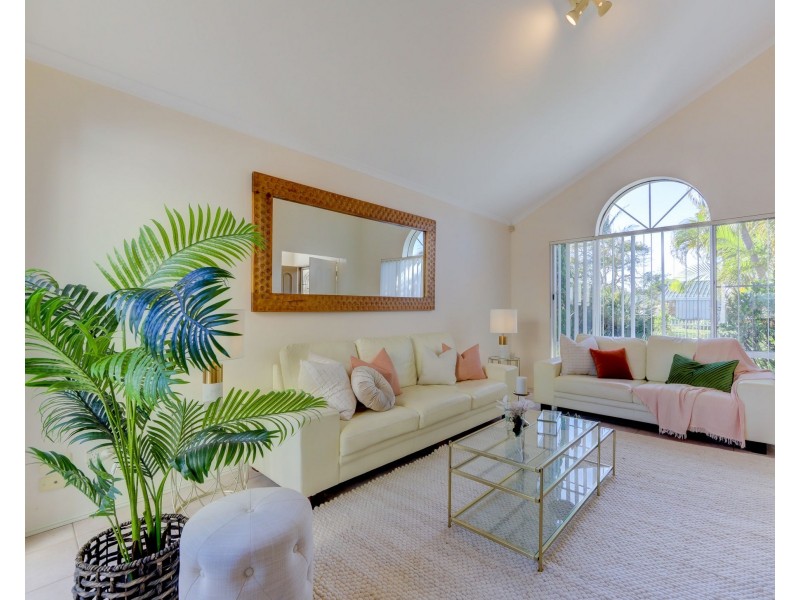 7 Notre Dame Court, Varsity Lakes QLD 4227