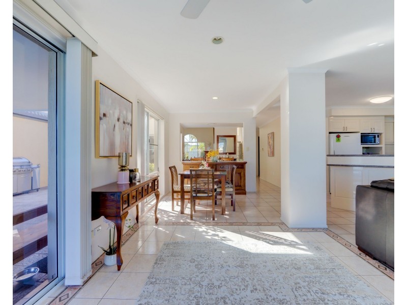 7 Notre Dame Court, Varsity Lakes QLD 4227