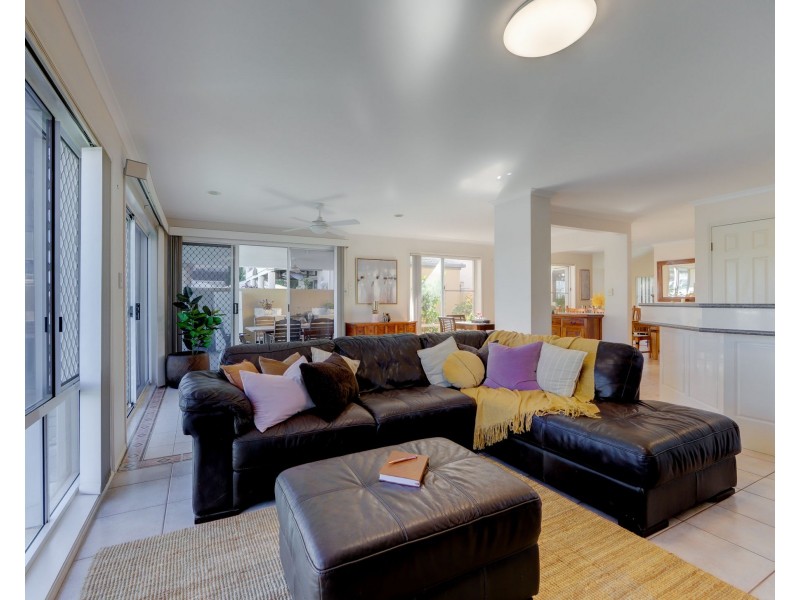 7 Notre Dame Court, Varsity Lakes QLD 4227